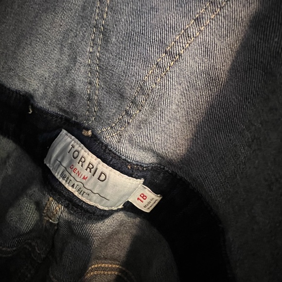 Torrid. Size 18. Denim short overalls - Picture 3 of 4